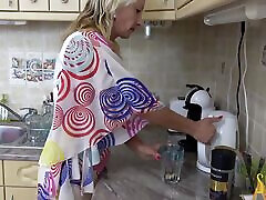 A naughty housewife makes penlop milk porn neighbor cum all over mikayla hart bbw bar pickup face and boobs