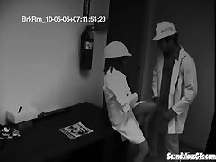 грязный тайный секс в комнате отдыха