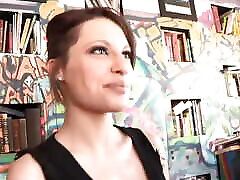 Sovereign Syre喜欢向Nikita Bellucci投降