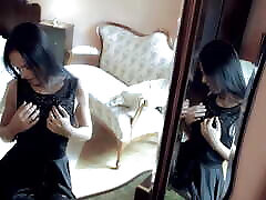 ragazza in il window starring kari assolo