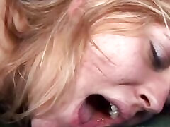 se faire gifler pendant une sodomie intense remplit ladorable blonde marie marie de joie pure