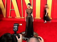 verschiedene promis mit ihren titten auf der vanity fair party