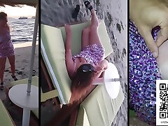 Stranger Fingered A Milf On A Public Beach Before A Disco