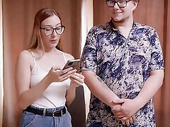 музыкальные стулья в стиле стриптиза с анджелиной, мэри дин и максом