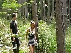 мелади унижает своего раба ричи на открытом воздухе
