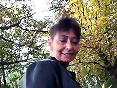 Real pulled ar travesti gives outdoor head