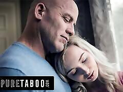pure taboo gehorsame zierliche jungfrau lexi lore erhält eine ganz besondere umarmung von stiefvater derrick pierce