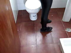 perverted stepson begged me to see me piss from my mai khalifa oil pussy