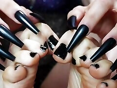 der schwarze und faszinierende nagellack von rebecca diamante