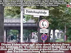 deutsche alte hausfrau überredet, um geld zu betrügen