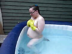 Naked ofiste sex gloves fetish in the hot tub
