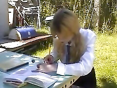 студентка блондинка получает двойное проникновение и сперму на лицо от своих 2 учителей