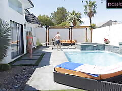 neuer poolboy kann&039;t scarlett hampton&039;s engem druck widerstehen