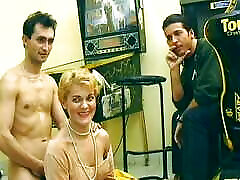 hübsche wwwmovies hd frau im videospielsalon gefickt