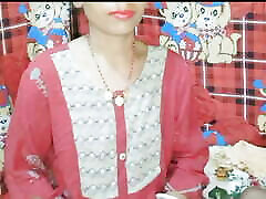 la tua sorella desi stava facendo sesso caldo rimuovendo il vestito rosso salwar e alzando la gamba, audio hindi