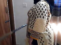 ek chor ghar mein aya aur mere wife ko kutte ke tarah choda Jabardast来到房子&功放;性交的家庭主妇狗爬式