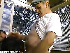 papy rejoint un adolescent couple amateur pour baiser
