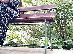 handjob im freien im park mit meiner schwiegermutter wurde zu einem großartigen, kräftigen cumshot
