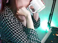Hairypussy MILF Drink a Lot of Sparkling Water and Then I Burp, a Lot of Burps, Then Pissing in the Toilet