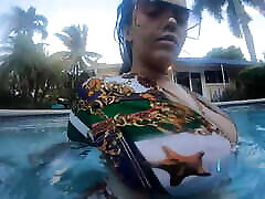 Ryan Smiles Underwater PAWG mib spoof & Pussy Masturbation