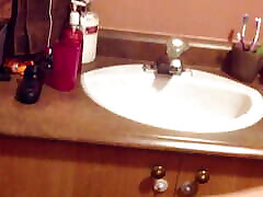 Amateur titwank with finish doing a Little quicky in the bathroom