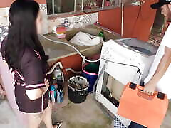 hotwife接收洗衣机技术员，而戴绿帽子是在工作