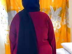 запретный секс: мусульманская грудастая 40-летняя мачеха хочет трахнуться с 18-летними друзьями пасынка, тогда он связывает ей руки и грубо трахает