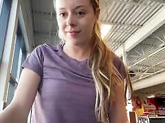 nadia foxx lussureggiante! per la palestra e un drive thru omg sono venuto sul stairmaster!!