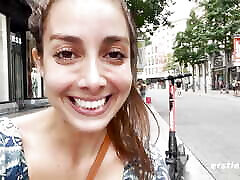 ersties - sexy babe ana b geht einkaufen & masturbiert in der umkleidekabine