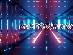 утешал замужнюю женщину