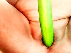 Newly Married Housewife Fuck Pussy with Sponge gourd