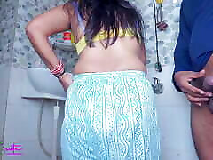 Toilet mms- Ravinadesi Chachi ne jism ki ki garmi se bhatije ka lund ka pina nikala, Bathroom sex in hindi Audio