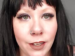 только зрительный контакт с зелеными глазами holibool sex и темными волосами