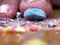 Ebony Giantess Crushes Fruit Loops with Her Bare Feet Ebony Giantess Crushes Fruit Loops with Her Bare Feet