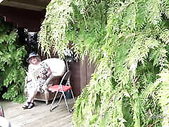 auntjudys - 66-jährige haarige reife gilf frau claire lutscht deinen schwanz im garten pov