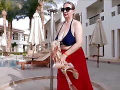 mamie cougar séduit en bikini et compilation de lingerie sexy