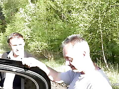 echter privater gangbang mit deutscher reifer schlampe mareen im auto von alten kerlen und teenager