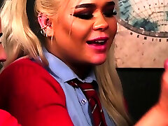 Uniform seachmom boy se schoolbabes tugging guy