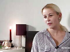 ersties - experimentelle single-schönheit masturbiert mit vibrator