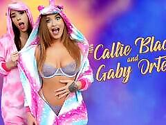 familystrokes-big assed busty babes callie black e gaby ortega rimbalzano su un grosso cazzo