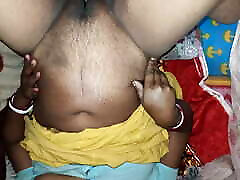 The brother-in-law of the desi village found Mast Jethani alone in the night and the bed