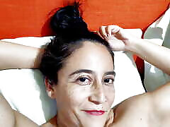 HOUSEWIFE SHOWS HER SENSUAL BODY IN BED