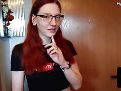 nerdige amateurin finafoxy zeigt ihre unterwäsche und wird missionar gefickt - mydirtyhobby