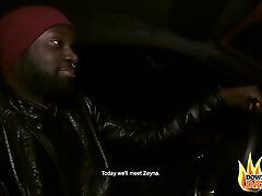 Zeyna:书呆子时髦需要英国广播公司在第一次约会