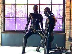 meine neue gummipuppe t1, zeit zum spielen - alex latex