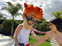 sona & 039;s festa in piscina con porndude: no bagnino in servizio