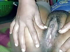 Sister-in-Law Indian Xxx Sex Inserted the inverted cocks and the semen dropped inside
