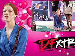 丰满的金发女郎欺骗BF wt怪物翘起前DFxtra