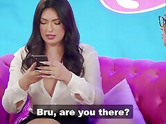 вин флейм снимает видео, демонстрируя свою грудь женатому другу!