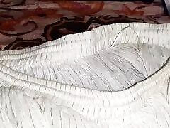 я смотрю, как моя девушка снимает порно видео и мастурбирует